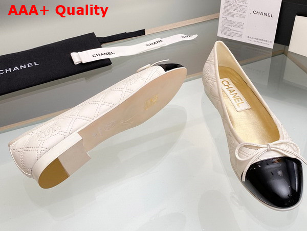 Chanel Ballet Flats in Ivory and Black Lambskin and Patent Calfskin G40110 Replica