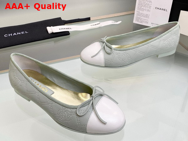 Chanel Ballet Flats in Light Blue Lambskin and White Patent Calfskin G40110 Replica