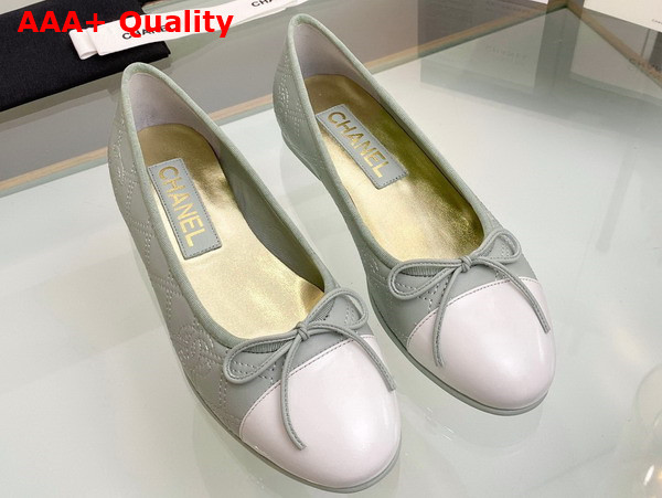 Chanel Ballet Flats in Light Blue Lambskin and White Patent Calfskin G40110 Replica