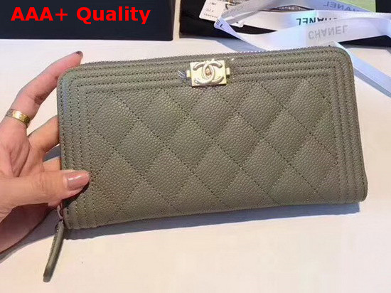 Chanel Boy Chanel Zipped Wallet in Green Grained Calfskin Replica