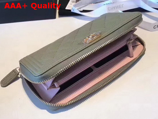 Chanel Boy Chanel Zipped Wallet in Green Grained Calfskin Replica