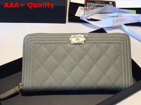 Chanel Boy Chanel Zipped Wallet in Green Grained Calfskin Replica