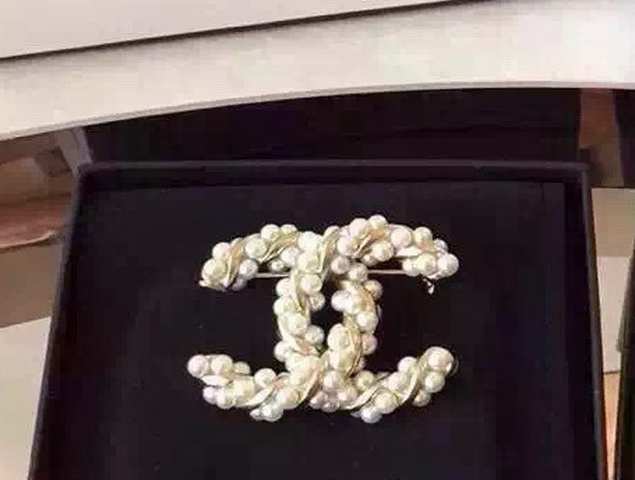 Chanel Brooch 005 for Sale