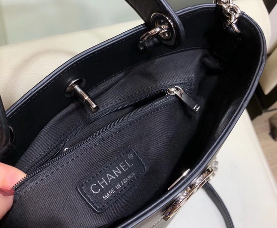 Chanel Bucket Bag in Black Calfskin AS0577