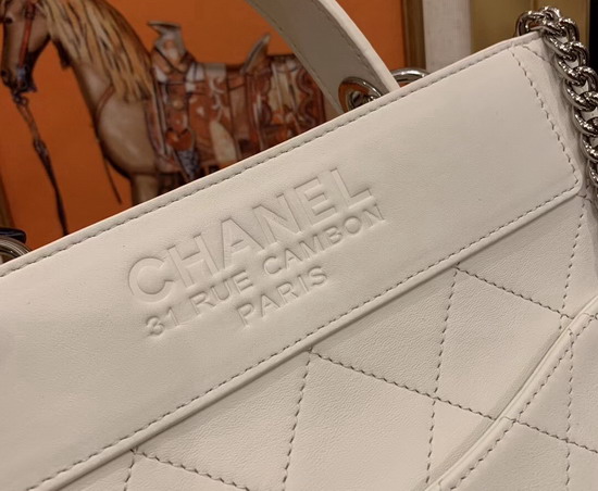 Chanel Bucket Bag in White Calfskin AS0577