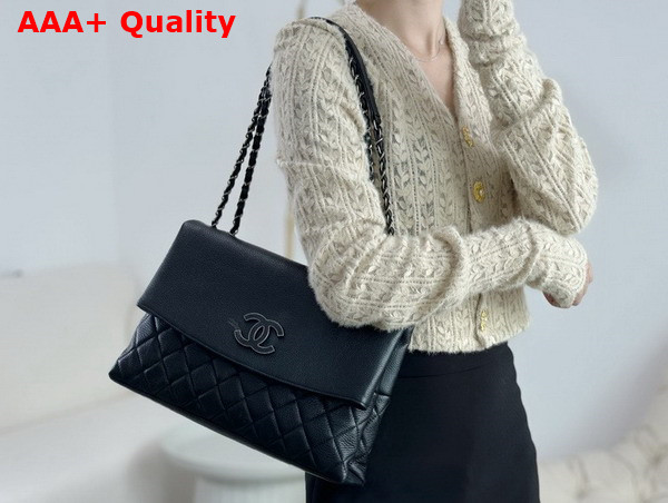 Chanel Chain Shoulder Bag in Black Grained Calfskin Replica