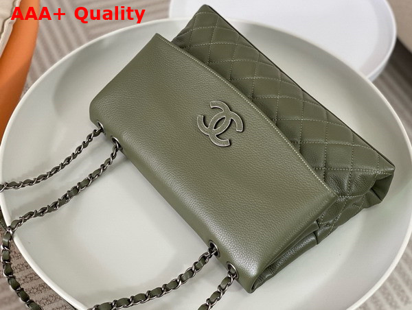 Chanel Chain Shoulder Bag in Dark Green Grained Calfskin Replica