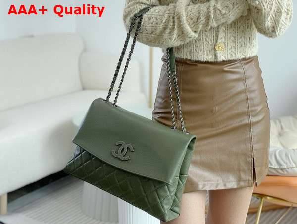 Chanel Chain Shoulder Bag in Dark Green Grained Calfskin Replica