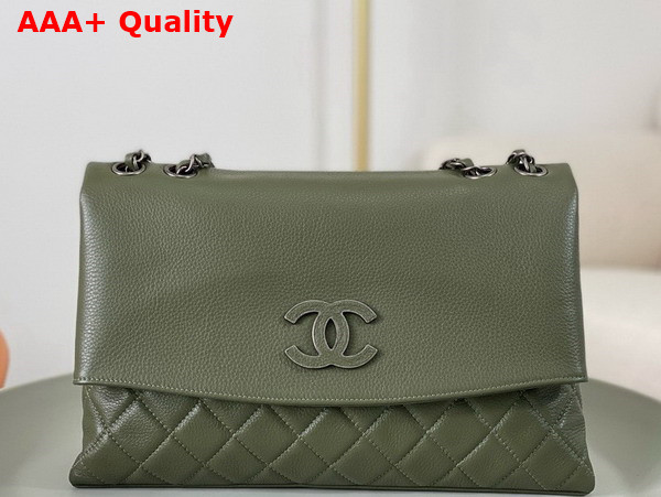 Chanel Chain Shoulder Bag in Dark Green Grained Calfskin Replica