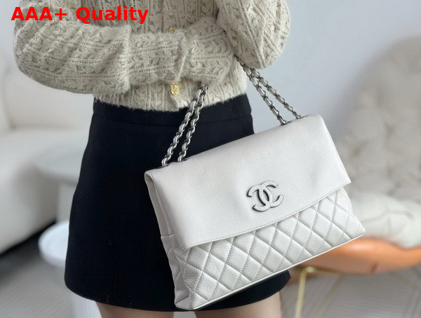 Chanel Chain Shoulder Bag in White Grained Calfskin Replica