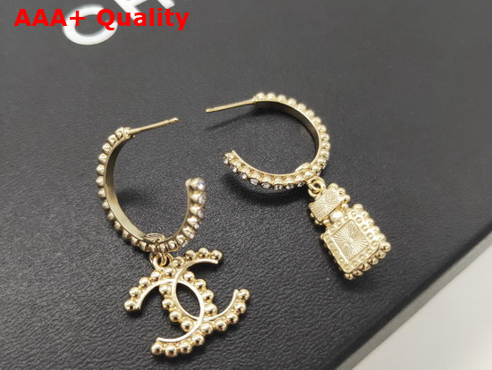 Chanel Earrings Metal Resin Glass Pearls Glass Strass Gold Pearly White and Crystal Ref AB7273 Replica