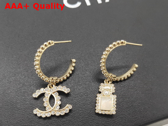 Chanel Earrings Metal Resin Glass Pearls Glass Strass Gold Pearly White and Crystal Ref AB7273 Replica