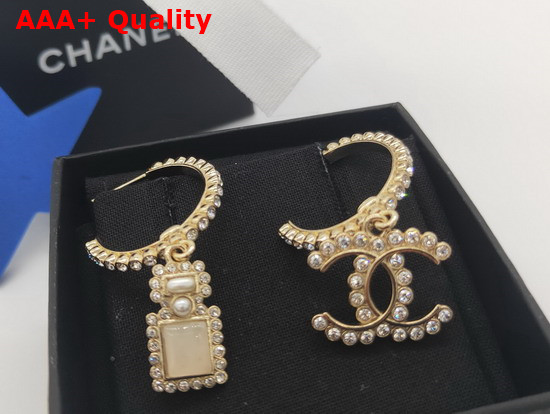 Chanel Earrings Metal Resin Glass Pearls Glass Strass Gold Pearly White and Crystal Ref AB7273 Replica