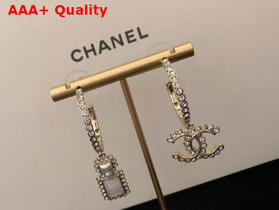 Chanel Earrings Metal Resin Glass Pearls Glass Strass Gold Pearly White and Crystal Ref AB7273 Replica