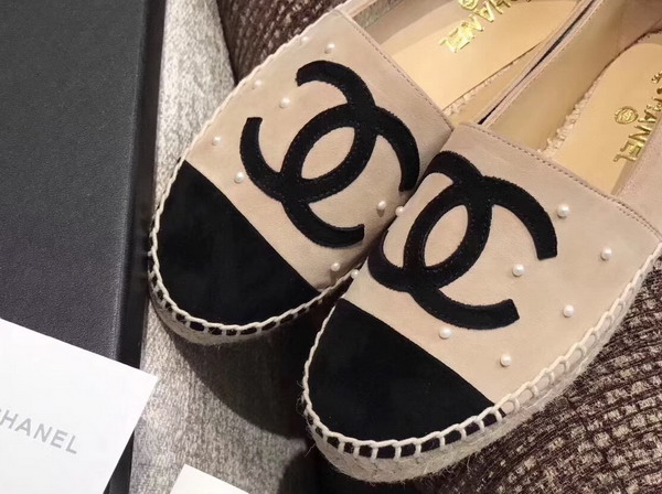 Chanel Espadrilles Suede Calfskin and Imitation Pearls Beige and Black For Sale