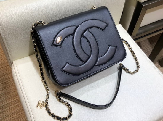 Chanel Flap Bag in Black Lambskin AS0321