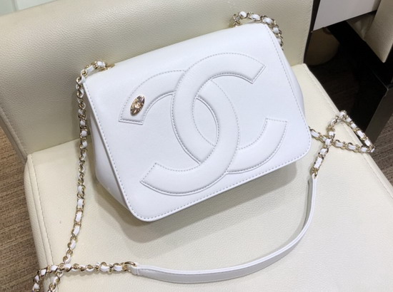 Chanel Flap Bag in White Lambskin AS0321