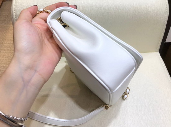 Chanel Flap Bag in White Lambskin AS0321