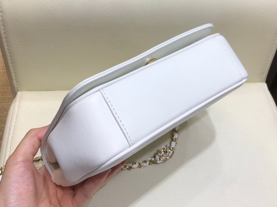 Chanel Flap Bag in White Lambskin AS0321