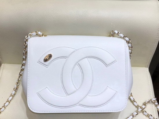 Chanel Flap Bag in White Lambskin AS0321