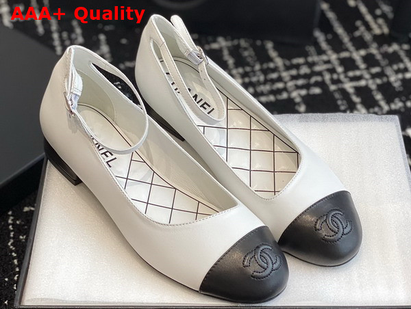 Chanel Flat Pump in White and Black Lambskin Replica