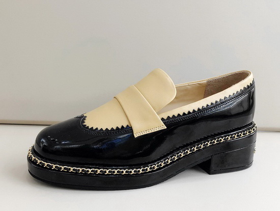 Chanel Lace Up Loafers in Beige Calfskin and Black Patent Leather Replica