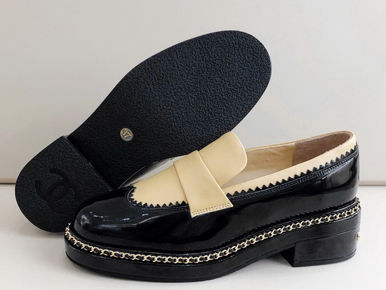 Chanel Lace Up Loafers in Beige Calfskin and Black Patent Leather Replica