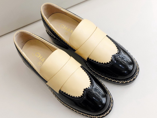 Chanel Lace Up Loafers in Beige Calfskin and Black Patent Leather Replica