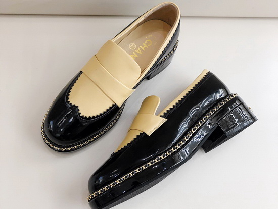 Chanel Lace Up Loafers in Beige Calfskin and Black Patent Leather Replica