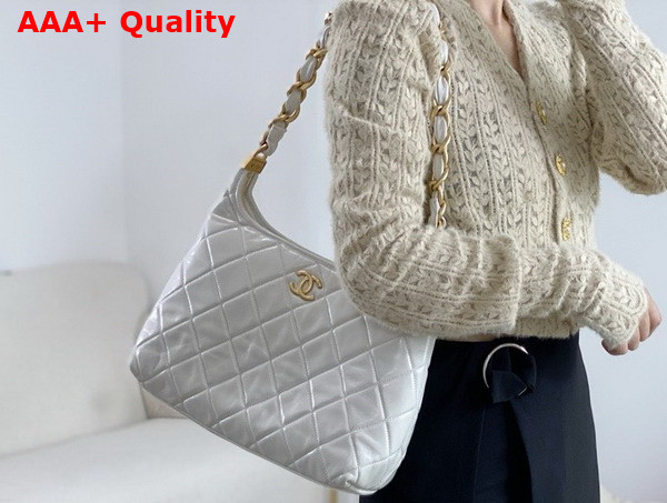 Chanel Large Hobo Bag in White Shiny Lambskin Gold Tone Metal AS4923 Replica