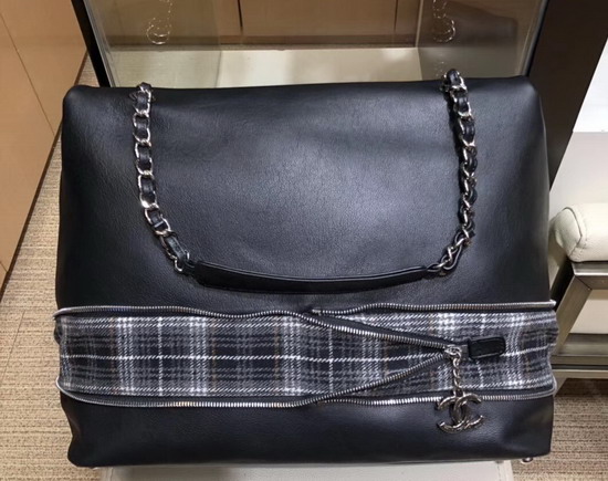 Chanel Large Shoulder Bag in Black Calf Leather and Wool