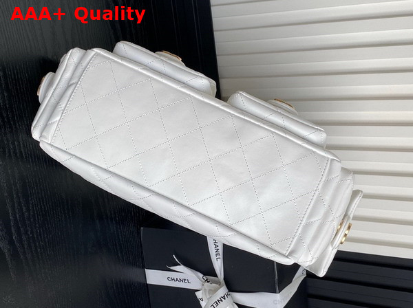 Chanel Maxi Hobo Bag in White Shiny Lambskin Gold Tone Metal AS5302 Replica