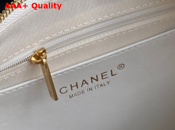 Chanel Maxi Hobo Bag in White Shiny Lambskin Gold Tone Metal AS5302 Replica