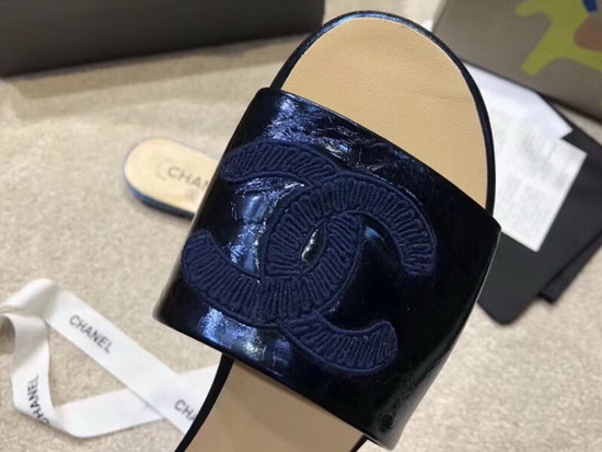 Chanel Mules in Blue Metallic Calfskin and Grosgrain G34067