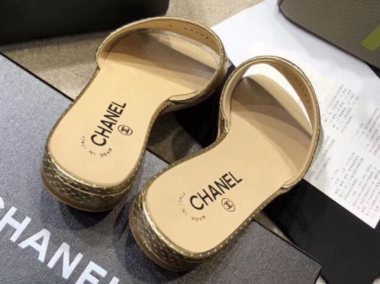 Chanel Mules in Gold Dotted Metallic Calfskin G34067