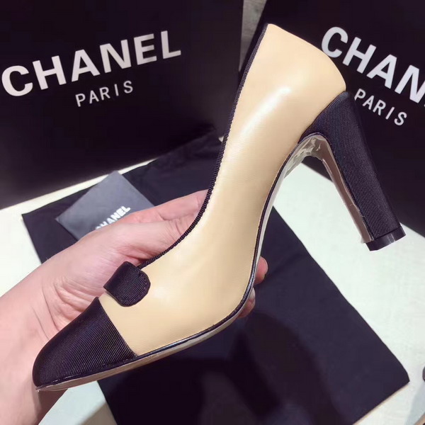 Chanel Pumps Lambskin and Grosgrain Beige and Black For Sale