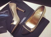 Chanel Pumps Metallic Calfskin and Grosgrain Gold and Black For Sale