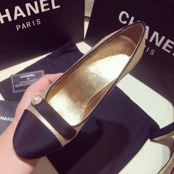 Chanel Pumps Metallic Calfskin and Grosgrain Gold and Black For Sale