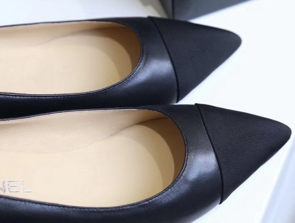 Chanel Pumps in Black Lambskin and Grosgrain