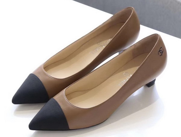 Chanel Pumps in Tan Lambskin and Black Grosgrain