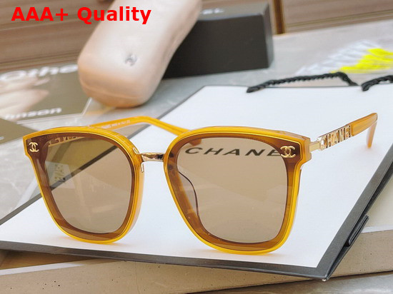 Chanel Round Sunglasses in White Acetate and Gold Metal Replica