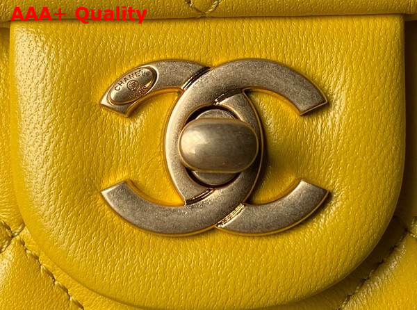 Chanel Small Flap Bag in Yellow Pearly Lambskin Imitation Pearls Gold Tone Metal As4861 Replica