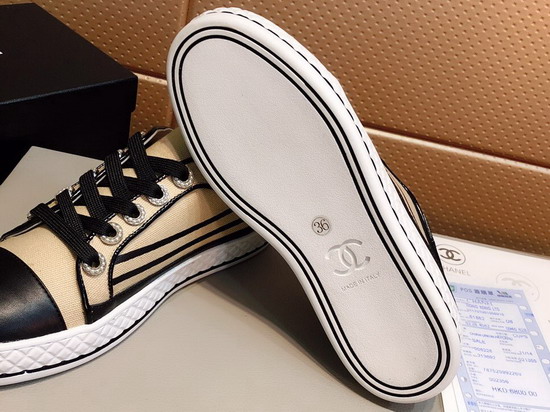 Chanel Sneakers in Beige Fabric and Black Lambskin G34578