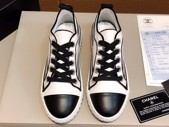 Chanel Sneakers in White Fabric and Black Lambskin G34578