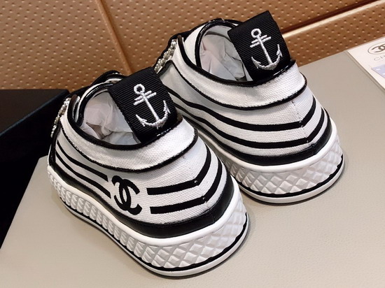 Chanel Sneakers in White Fabric and Black Lambskin G34578