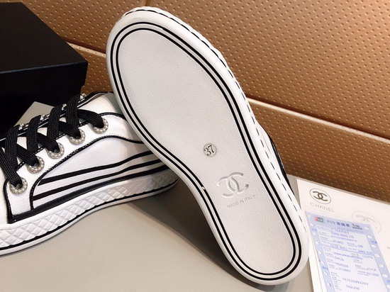 Chanel Sneakers in White Fabric and Black Lambskin G34578