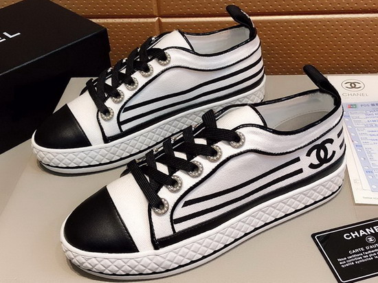 Chanel Sneakers in White Fabric and Black Lambskin G34578