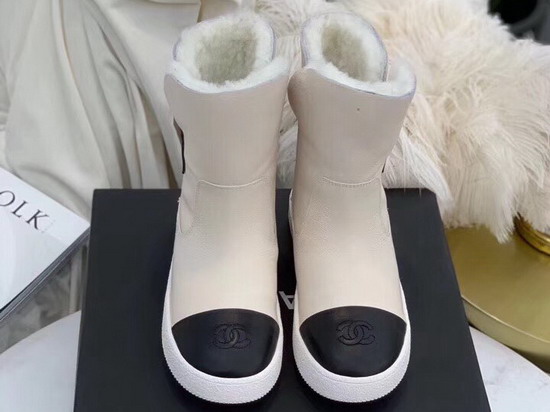 Chanel Snow Boots in Beige Sheepskin