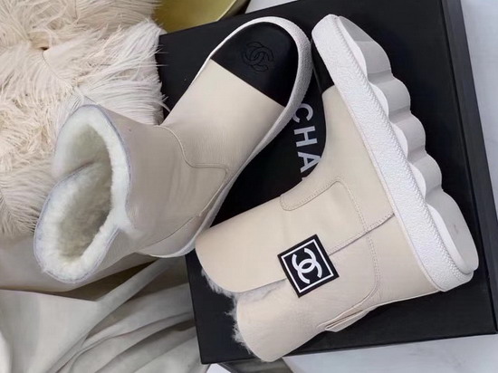 Chanel Snow Boots in Beige Sheepskin