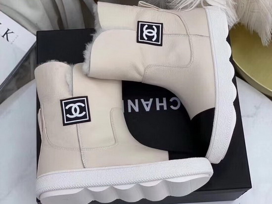 Chanel Snow Boots in Beige Sheepskin